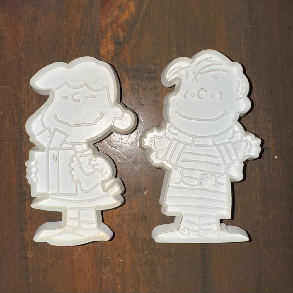 Vtg Peanuts Cookie Cutters Lot Of 2 Linus & Lucy White United Feature Syndicate